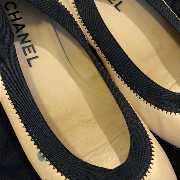 SOLD!! Chanel CC Logo Leather Ballet Flats - Picture 9 of 10